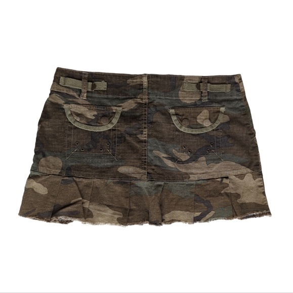 Zoey Beth Embroidered Camo Frayed Hem Pleated Grommet Mini Skirt M Green Y2K - Picture 5 of 16